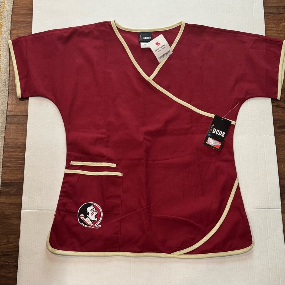 NWT Scrub DUDZ Maroon and Cream Scrub Top Sz S Featuring Washington Redskins